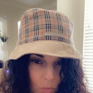 Burberry bucket hat -reversible